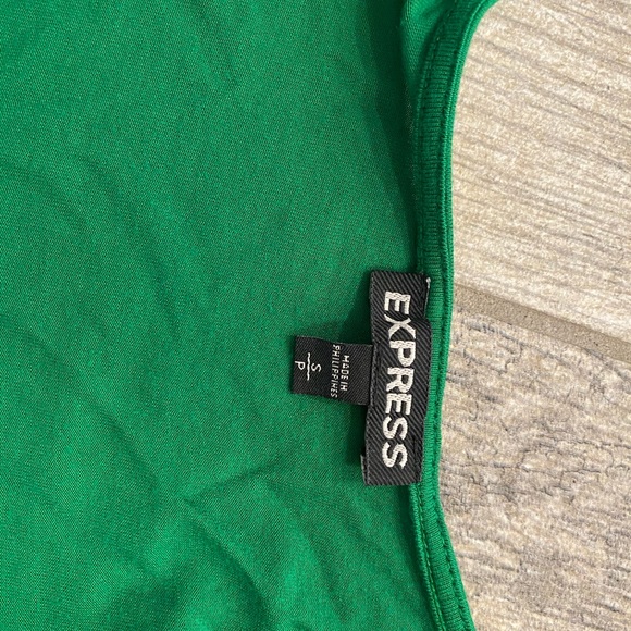 Fun Green Silky Sleeveless Top - Picture 5 of 6